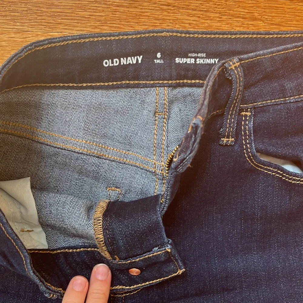 Old navy skinny jeans - Picture 3 of 4